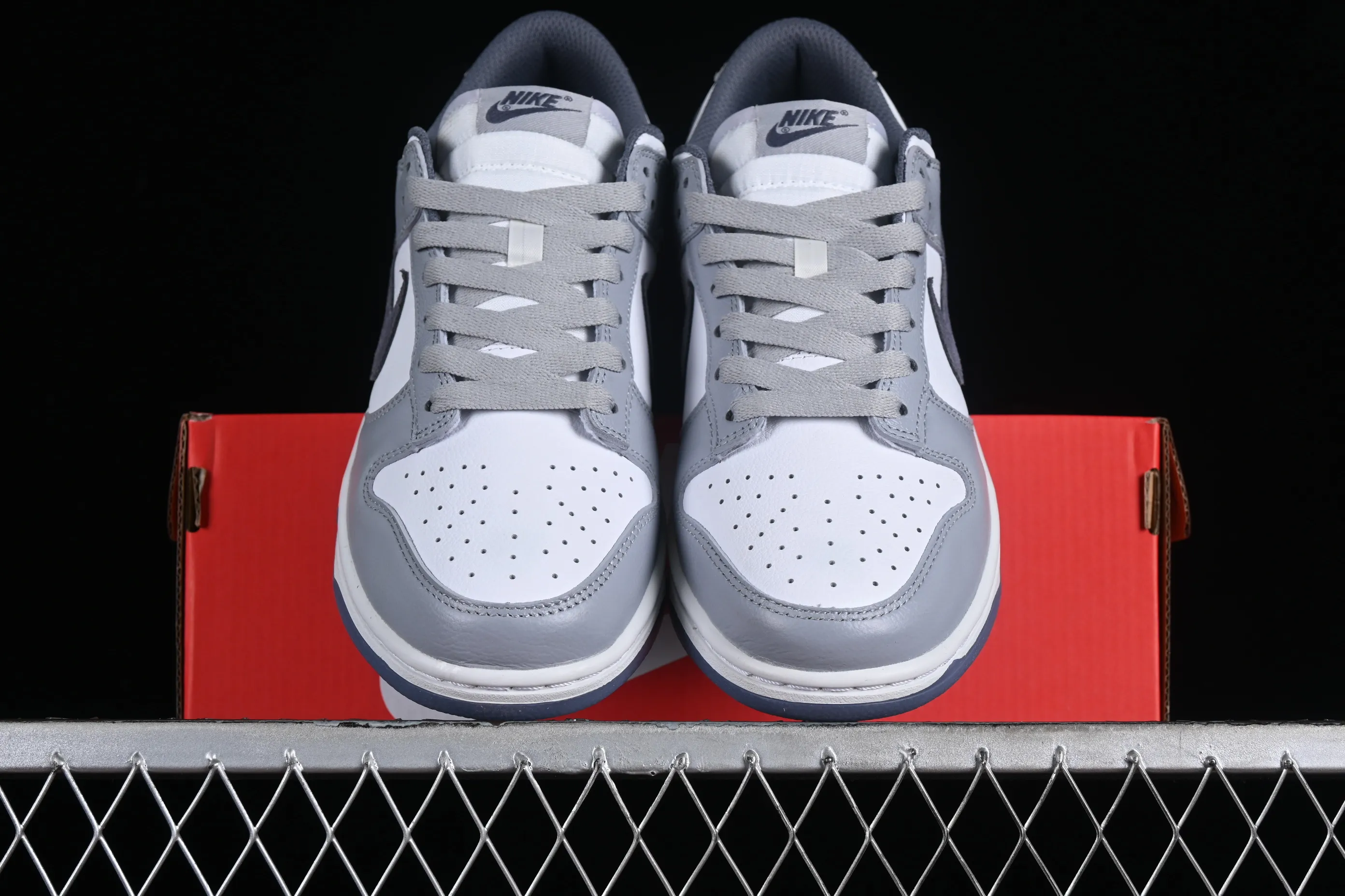 All Categories Nk SB Dunk Series Nk SB Dunk Low Low-top sneakers Nk Dunk Low "Light Carbon"​ Simple gray and white SB low-top casual sneakers FJ4188-100